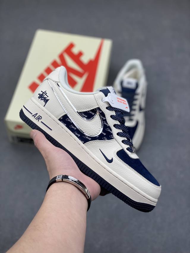 海外限量发售！公司级nike Air Force 1 '07 Low “斯图西联名--米白蓝英文”空军一号 低帮 运动鞋 休闲鞋 折边针车 工艺难度大 原楦头原