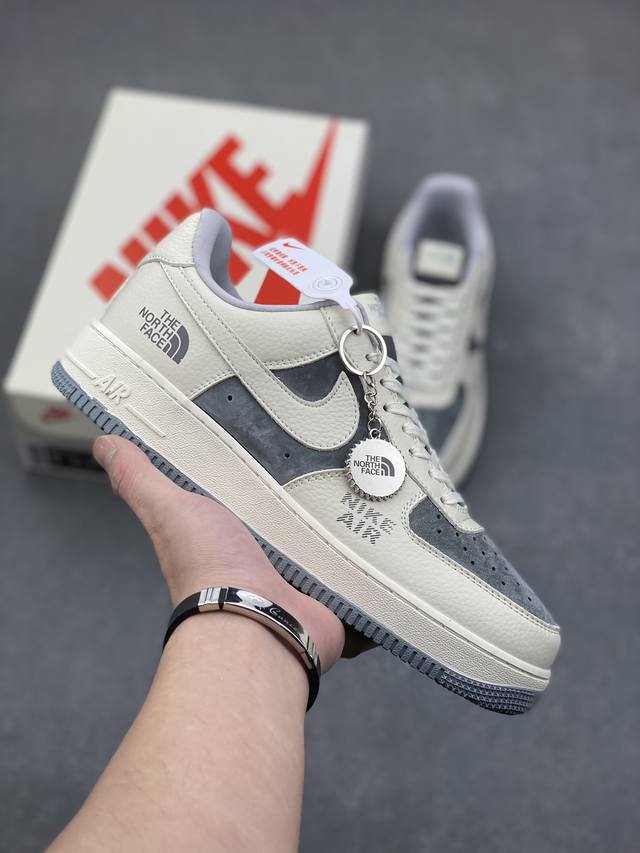 海外限量发售！公司级nike Air Force 1 '07 Low “北面联名--米白灰底”空军一号 低帮 运动鞋 休闲鞋 折边针车 工艺难度大 原楦头原纸板