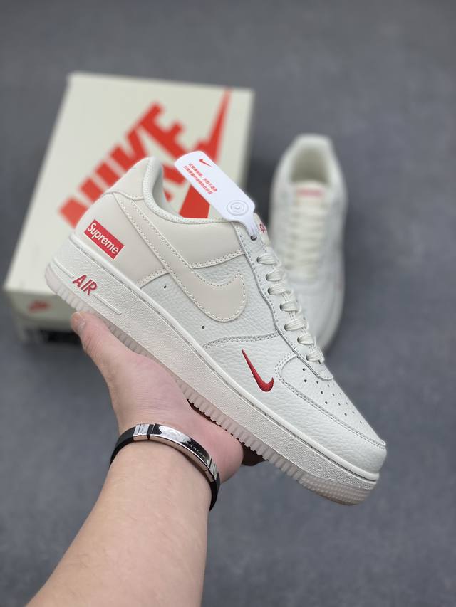 海外限量发售！公司级nike Air Force 1 '07 Low “Supreme联名--米白水晶底”空军一号 低帮 运动鞋 休闲鞋 折边针车 工艺难度大