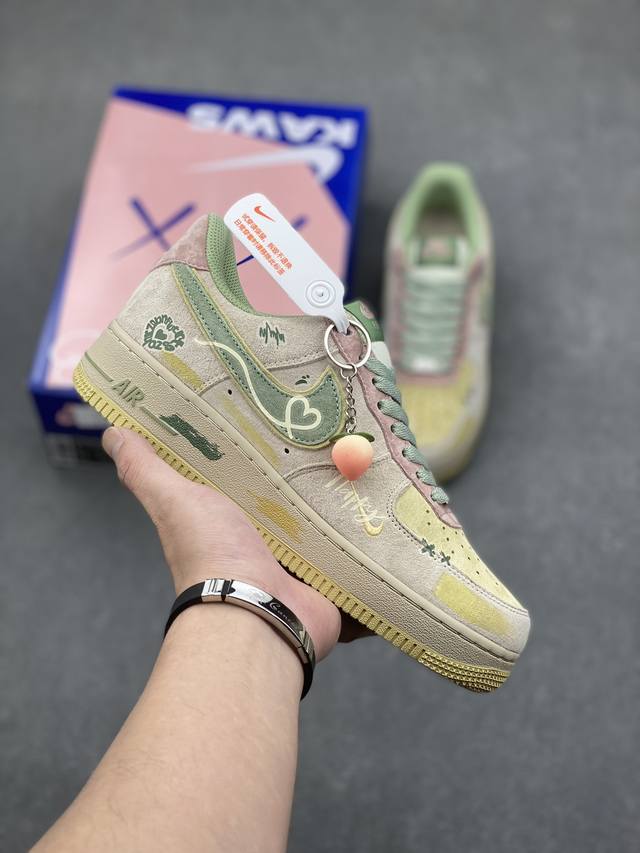 平安夜限定“桃之夭夭”Nike Air Force 1 “Peach Trees”空军一号定制低帮秋冬板鞋 平安夜，城市的街头巷尾弥漫着浓郁的节日气息。商店的橱