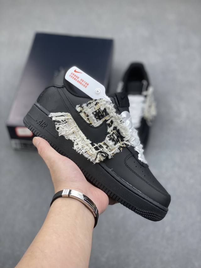 Nike Air Force 1 ’07 Low 空军一号低帮百搭休闲运动板鞋。柔软、弹性十足的缓震性能和出色的中底设计，横跨复古与现代的外型结合，造就出风靡全