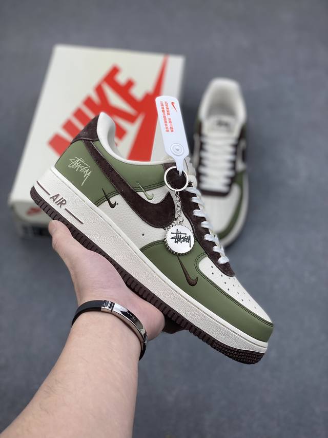 海外限量发售！公司级nike Air Force 1 '07 Low “斯图西联名--绿棕”空军一号 低帮 运动鞋 休闲鞋 折边针车 工艺难度大 原楦头原纸板