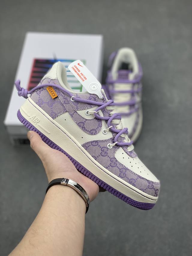 古驰绑带紫”Nk Air Force 1 X Gucci 空军一号板鞋 货号：Bd7700-022 Nike近期于欧美大牌联名频繁 现又推出于gucci联名作品