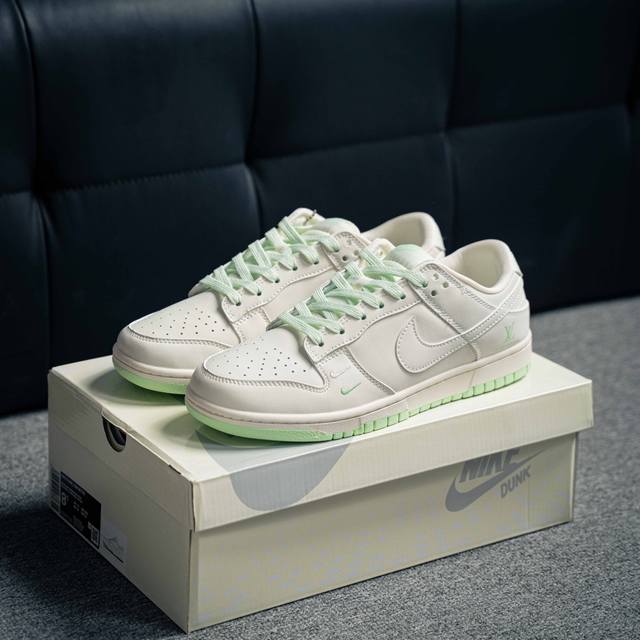 Nike Dunk 全套原楦原模倾力打造完美版型 独家原厂航空铝磨具打磨大底 鞋头坡度极致还原 无解鞋型 原盒原配 圈内天花板工艺 原厂冲刀 超高清洁度 全鞋零