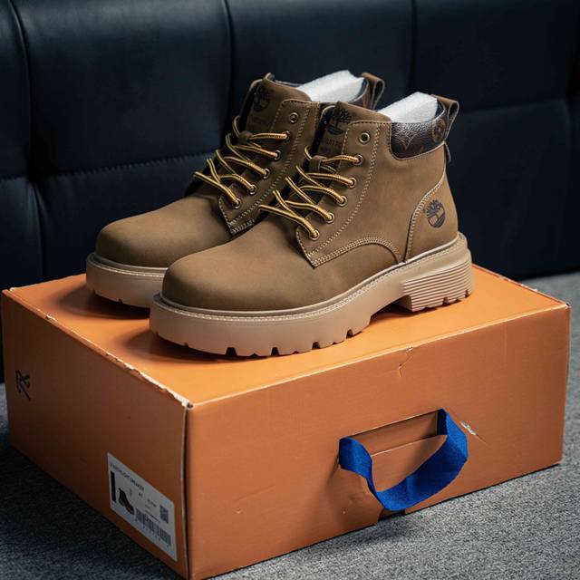 新货lv X Timberland Lv联名添柏岚大黄靴 顶奢流量品牌与时代经典的结合之作 #代购专供品质 高弹modern 外置防滑橡塑发泡超轻大底 系带设计