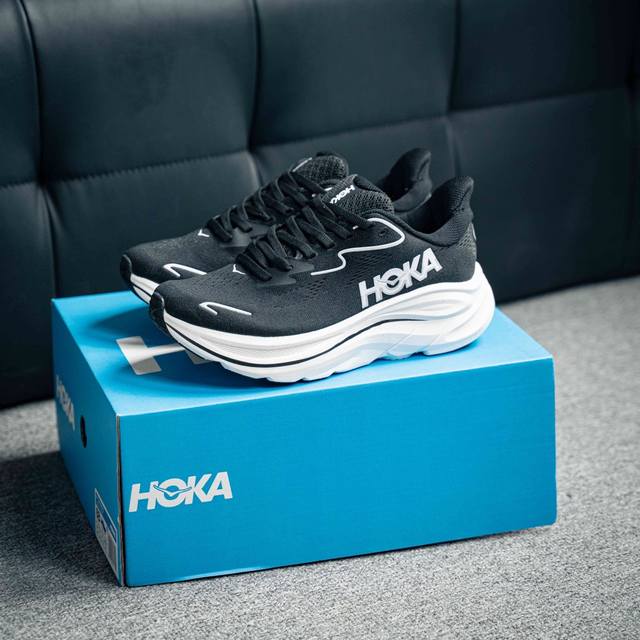 Hoka M Clifton 10 全新配色 这个品牌来自于新西兰的毛利语，Hoka表示大地，One One表示飞越，连起来就是飞越地平线，One One不是读