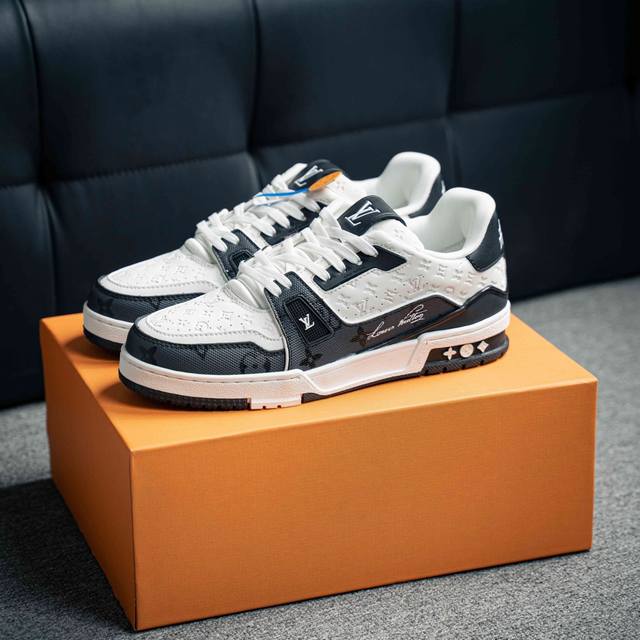 Lv-路易-威登trainer 2024走秀最新款原版1：1开发复刻！！上脚非常舒适 做工精细鞋面由意大利进口小牛皮拼接，侧边饰有品牌logo标志，进口网布垫脚