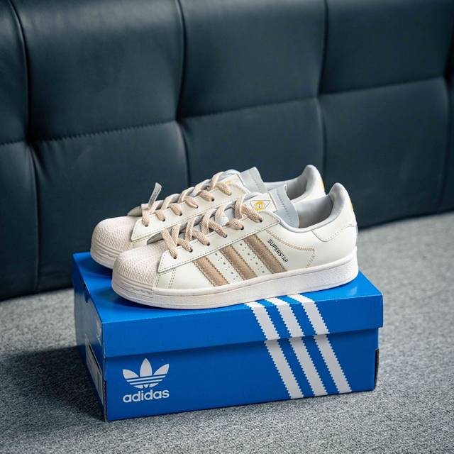 阿迪达斯adidas三叶草 Originals Superstar Ayoon W贝壳头系列低帮经典百搭休闲运动板鞋 货号：If1779 尺码：35.5 36