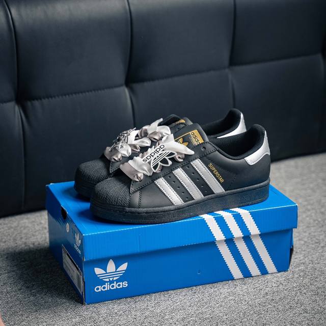 阿迪达斯adidas三叶草 Originals Superstar贝壳头系列低帮经典百搭休闲运动板鞋 货号：Eg4959 尺码：35 36 37 37.5 38