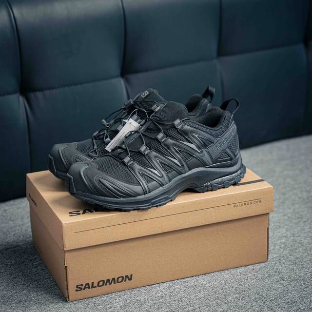 Salomon Xa Pro 3D 萨洛蒙户外越野跑鞋 鞋面采用sensifit贴合技术 全方位贴合包裹脚型 鞋跟部鞋底牵引设计 提供强大的抓地性能 更适应野外