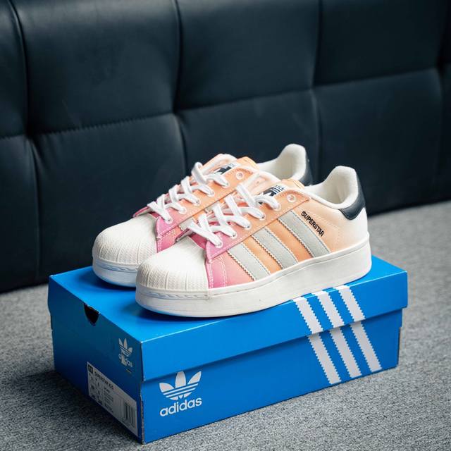 阿迪达斯adidas三叶草 Originals Superstar Xlg 贝壳头系列低帮经典百搭休闲运动板鞋 货号：Ih2497 尺码：35 36 37 37