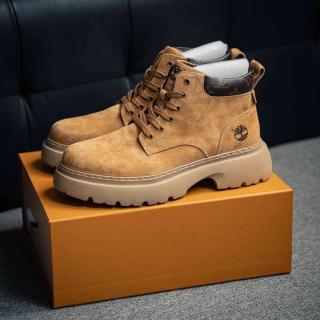 新货lv X Timberland Lv联名添柏岚大黄靴 内里加绒保暖锁热 今年冬季防寒必备 顶奢流量品牌与时代经典的结合之作 #代购专供品质 高弹modern