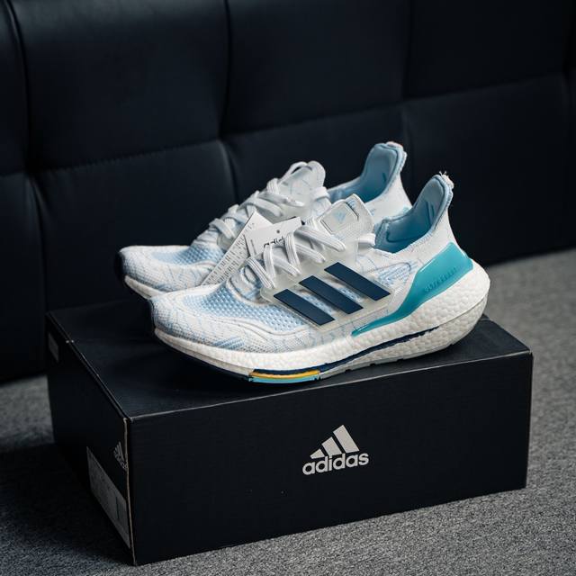 阿迪达斯三叶草 Adidas Ult Ub Pureboost 21系列 抗扭转舒适 织物耐透气 低帮跑步鞋 男款 炫彩色 炫彩色 货号：Gy8688 尺码：3