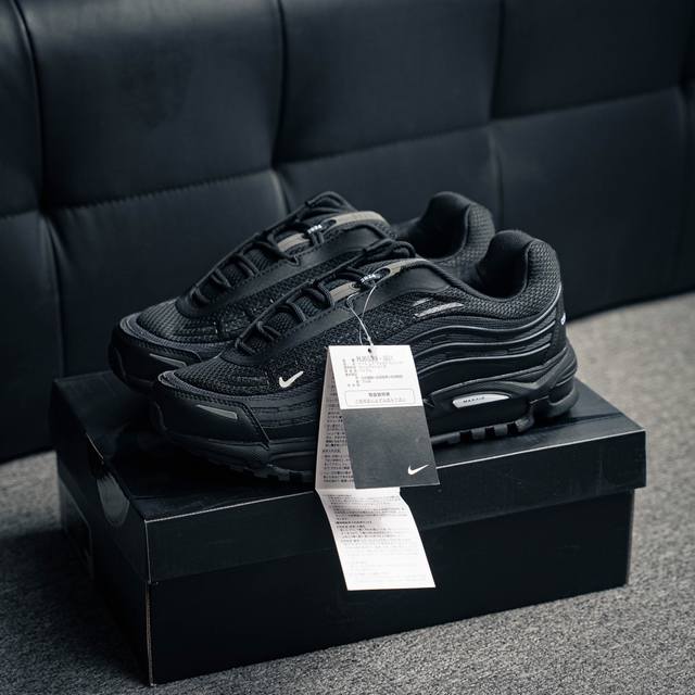 Comme Des Garcons Homme Plus X Air Max Tl 2.5 Pack 联名气垫跑鞋 #鞋款采用透气网眼布和皮革材料，确保了穿着的