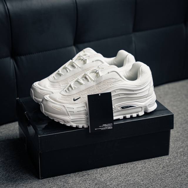 Comme Des Garcons Homme Plus X Air Max Tl 2.5 Pack 联名气垫跑鞋 #鞋款采用透气网眼布和皮革材料，确保了穿着的