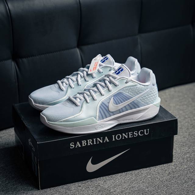 Nike Sabrina 2 ”Court Vision“ 萨布丽娜 约内斯库 签名款 实战系列篮球鞋 鞋款搭载 Cushlon 泡绵帮助保持充沛活力。Air