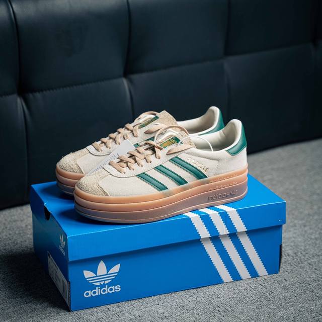 Adidas Gazelle Bold W 三叶草复古防滑耐磨低帮板鞋 鞋款采用柔软的绒面革和耐用的皮革衬里融合在橡胶外底上 货号：Id7056 尺码：35.5