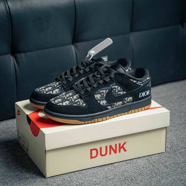 Nike Dunk 全套原楦原模倾力打造完美版型 独家原厂航空铝磨具打磨大底 鞋头坡度极致还原 无解鞋型 原盒原配 圈内天花板工艺 原厂冲刀 超高清洁度 全鞋零