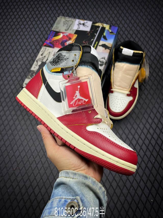 Union X Air Jordan 1 Retro High Aj1 乔1影子芝加哥 高帮篮球鞋 #鞋身整体以白色为主色调，在框架部分采用红色呈现，营造出经典