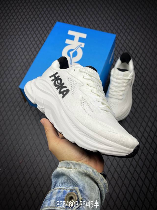 公司级小红书推荐hoka M Clifton 10 全新配色 这个品牌来自于新西兰的毛利语，Hoka表示大地，One One表示飞越，连起来就是飞越地平线，On