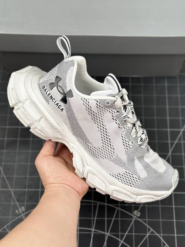 法国高端奢侈品牌-巴黎世家联乘运动品牌安德玛首度携手under Armour X Balenciaga 3Xl Sneakers 3+系列低帮复古阔型底姥爹风潮