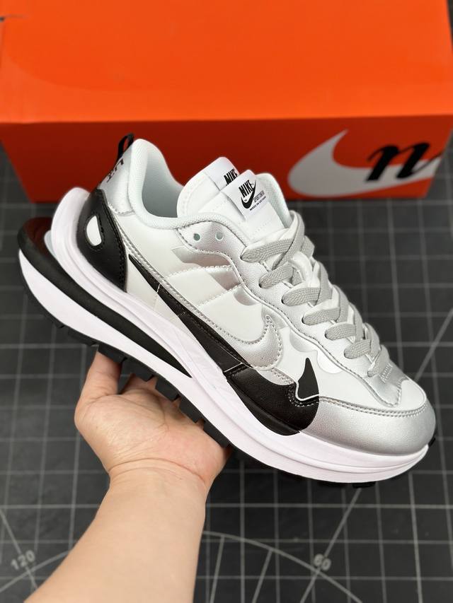 公司级耐克nike Vaporwaffle Sacai 华夫50周年系列华夫复古休闲运动慢跑鞋 后跟tpu独家4块滑块模具 夏季热门款 网面透气休闲跑步鞋 货号