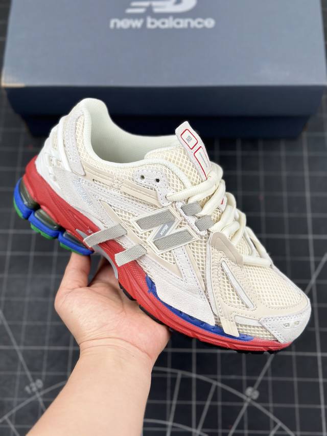 新百伦 New Balance M1906系列 复古运动鞋单品宝藏老爹鞋 作为nb最经典的档案鞋型之一，与 2一样，1906有着nb最成熟的技术加持和复古款式，