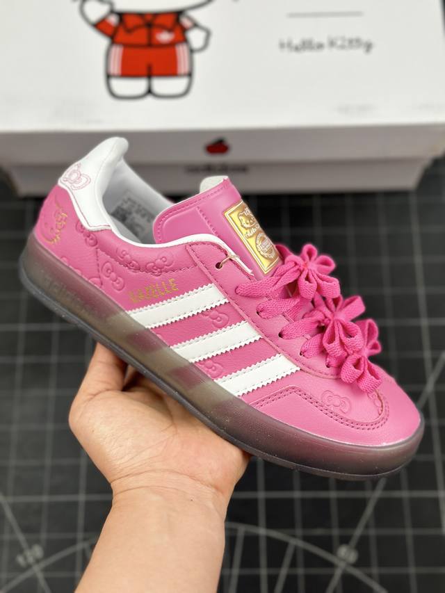 公司级adidas Originals Gazelle Indoor 凯蒂猫 三叶草休闲防滑耐磨低帮板鞋 鞋头出色设计 塑就出众贴合感 稳固的后跟贴合足部曲线设