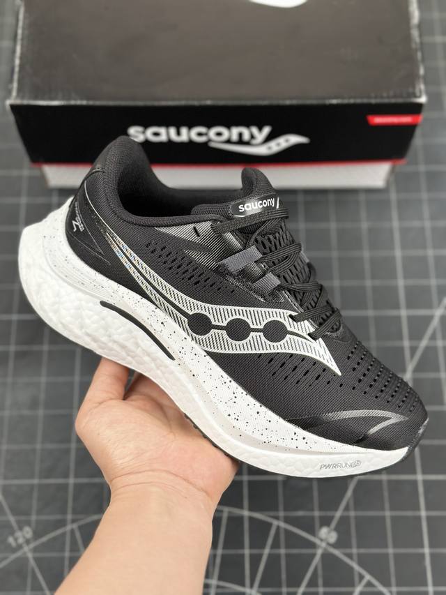 本地 核心私 Saucony Triumph 胜利20系列 透气防滑减震耐磨轻便回弹低帮跑步鞋 #款鞋采用近几年比较流行的版型设计，外观时尚大气，鞋底采用耐磨的