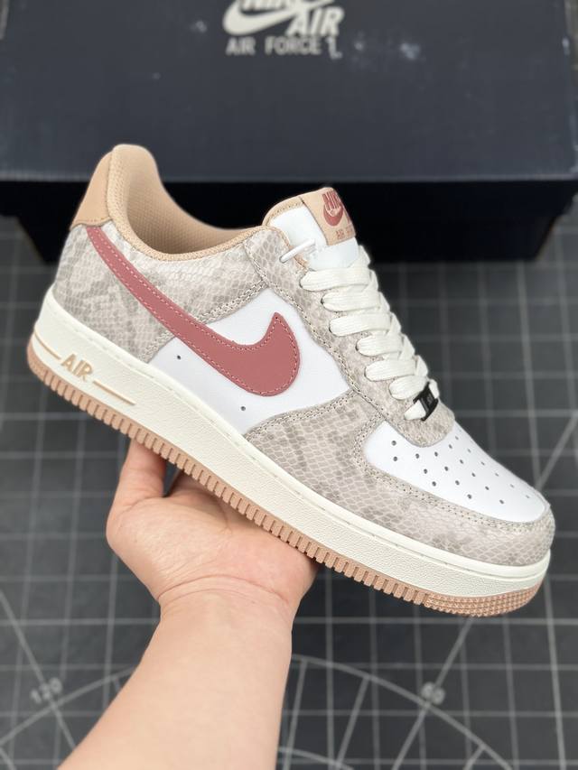 公司级nike Air Force 1 Low 蛇年鳞纹白棕 空军一号低帮运动休闲板鞋 原楦头原纸板 打造纯正空军版型#专注外贸渠道 全掌内置蜂窝气垫 #原盒配