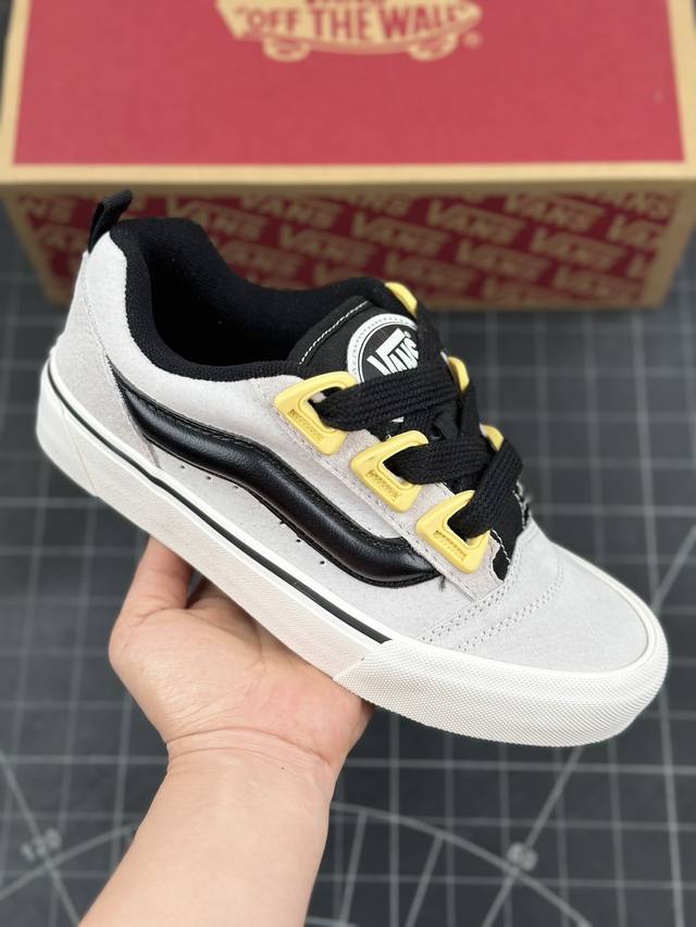 万斯 Vans Knu-Skool Dr 面包鞋 坎普尔 茱利安系列低帮复古硫化休闲运动板鞋“肥胖版大logo” 要说整个年最为热门的鞋型之一， 面包鞋 绝对值