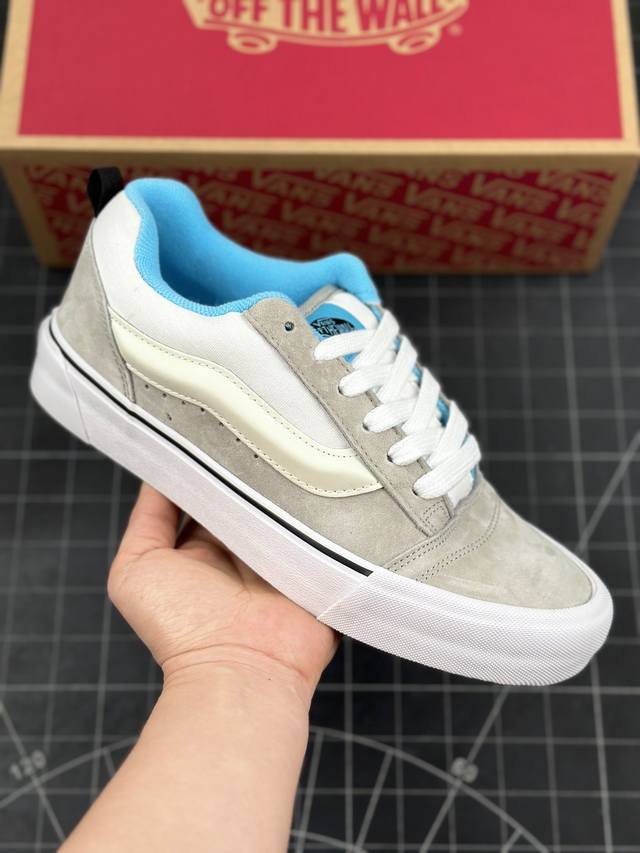 万斯 Vans Knu-Skool 面包鞋 坎普尔 茱利安系列低帮复古硫化休闲运动板鞋“肥胖版大logo” 要说整个年最为热门的鞋型之一， 面包鞋 绝对值得一提