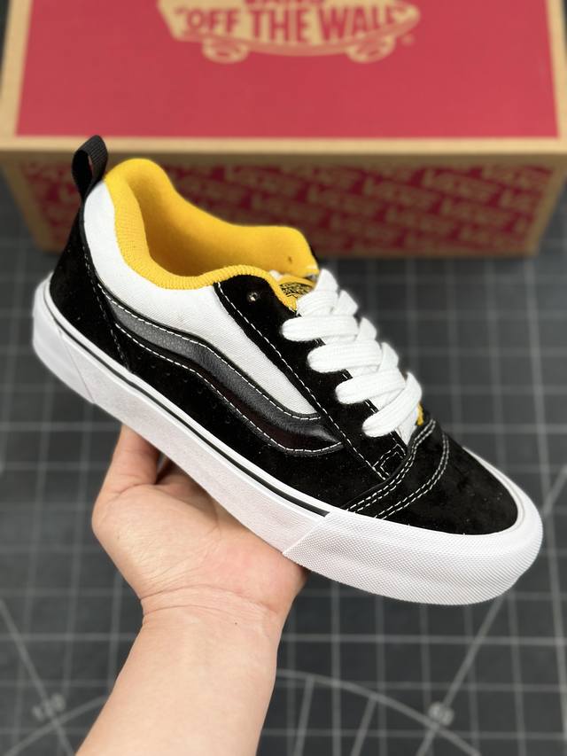 万斯 Vans Knu-Skool 面包鞋 坎普尔 茱利安系列低帮复古硫化休闲运动板鞋“肥胖版大logo” 要说整个年最为热门的鞋型之一， 面包鞋 绝对值得一提