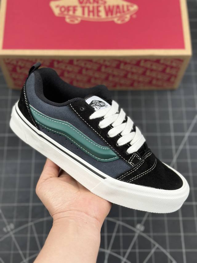 万斯 Vans Knu-Skool 面包鞋 坎普尔 茱利安系列低帮复古硫化休闲运动板鞋“肥胖版大logo” 要说整个年最为热门的鞋型之一， 面包鞋 绝对值得一提