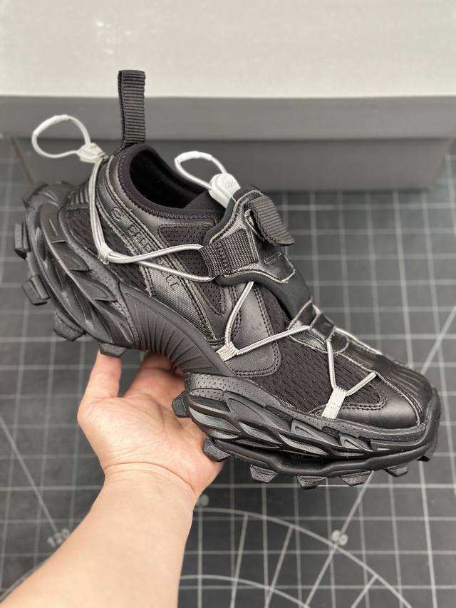 Xa版 Balenciaga 巴黎世家 十五代订书机 巴黎世家 全新一代户外鞋 内嵌原装全掌ev鞋垫 外搭松紧带设计感十足 原底部组合防滑橡胶大底 货号：80