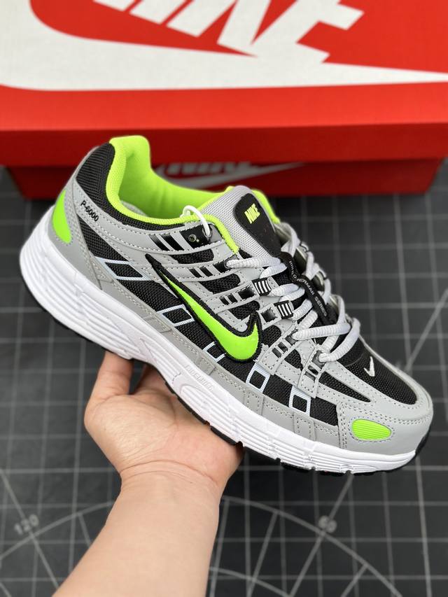 耐克 Nike P-6000 复古科技个性休闲运动老爹鞋 该鞋款鞋面采用纵横交错的覆面，重现 2000 年代跑鞋风格，同时搭配缓震鞋垫，带来舒适的步履体验。 N