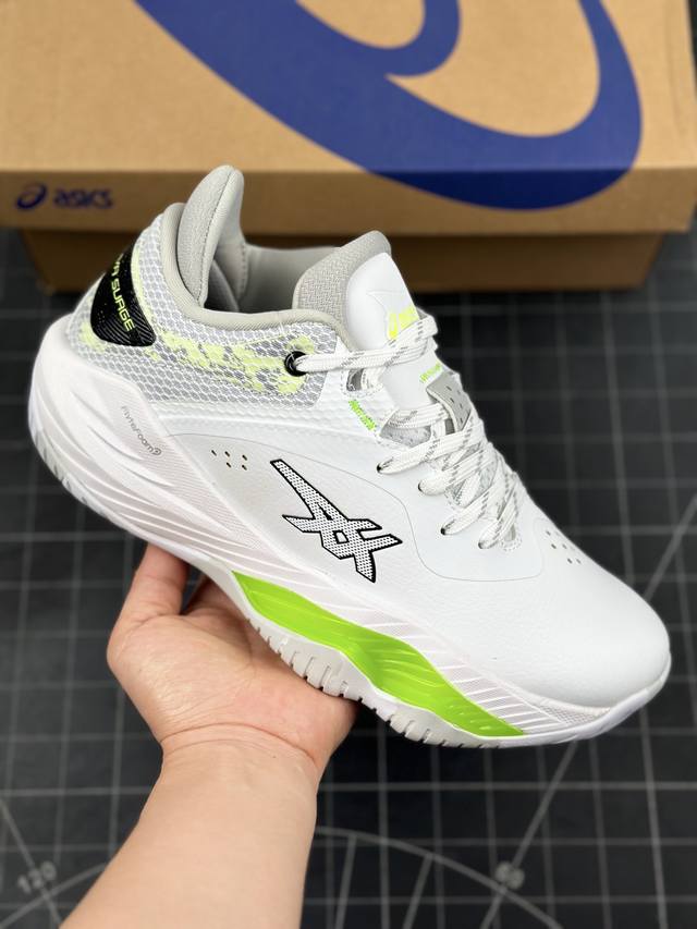 Asics Nova Surge Low 亚瑟士低帮实战篮球鞋 织物网眼鞋面 下层密布透气孔 热熔材料对鞋头进行加固 共计7组鞋带孔 前4对鞋带孔添加tu材质加