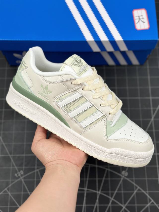 公司级阿迪达斯 Adidas Forum Low Cl 低帮百搭潮流休闲运动板鞋 以复古篮球鞋的外形为基础，采用皮革拼接，简约百搭，更加贴合舒适。中底内侧网格造