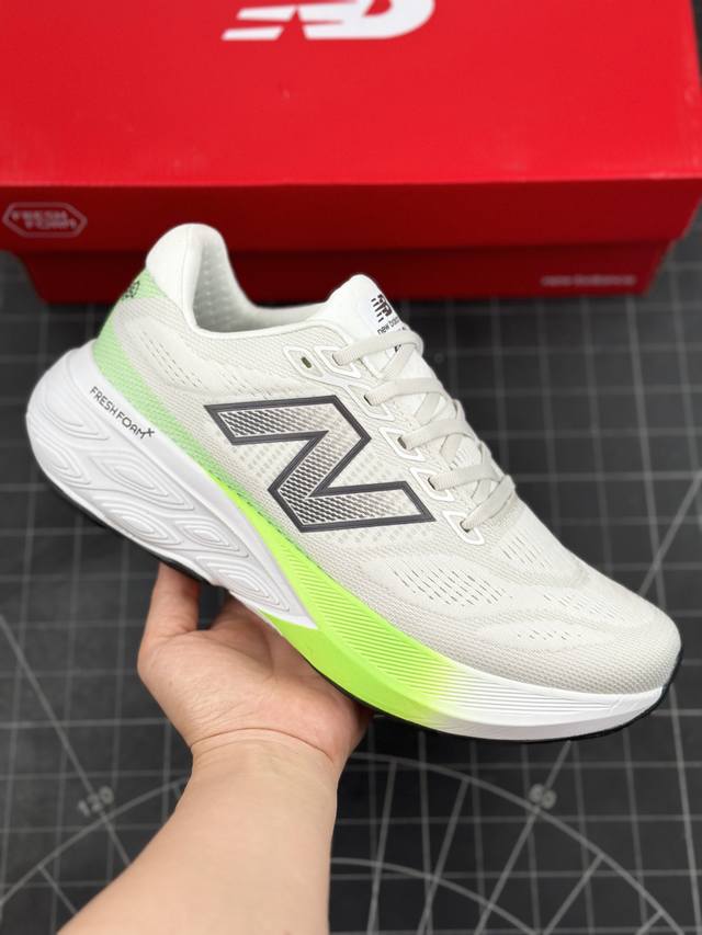 新百伦new Balance Nb Fresh Foam Evoz V2舒适耐磨低帮跑步鞋 Evozv2男士跑鞋将毛绒舒适感提升到一个新的水平这款鞋旨在提供我们