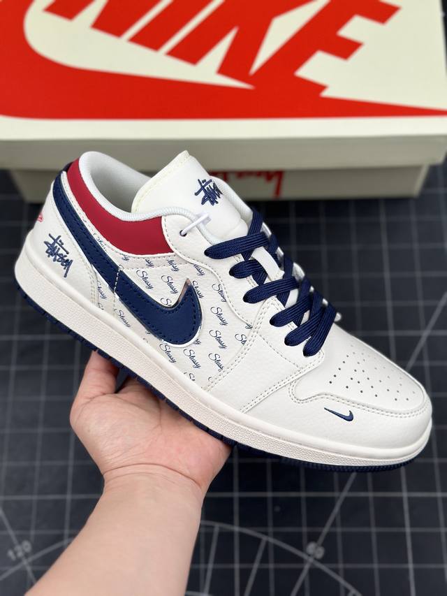 Air Jordan 1 Low Aj1 乔1 斯图西联名-老蓝英文 高端定制 低帮复古篮球鞋 #定制鞋盒 大厂纯原品质出货 超高清洁度 皮料切割干净无任何毛边