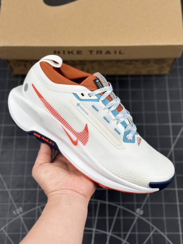 公司级nike Reactx Pegasus Trail 5 Gtx 越野跑步鞋 登月兼顾迅疾外观和稳固脚感 后跟覆面和中足动态支撑巧妙融合 缔造稳定顺畅的迈步