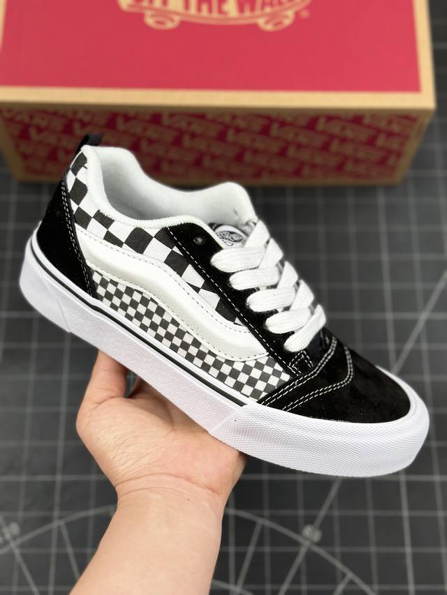 万斯 Vans Knu-Skool 面包鞋 坎普尔 茱利安系列低帮复古硫化休闲运动板鞋“肥胖版大logo” 要说整个年最为热门的鞋型之一， 面包鞋 绝对值得一提