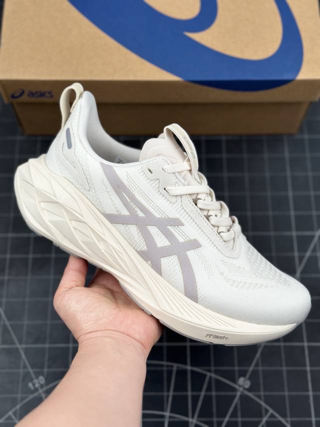 Asics Novablast 4 Le 亚瑟士运动休闲透气专业跑鞋 鞋面的包裹性 延展性相当好鞋头位置双层镂空能保证一定的透气性鞋底柔软也能够兼具支撑性采用经