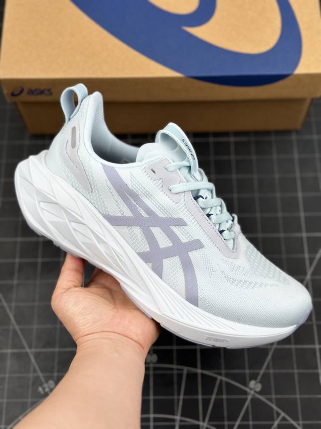 Asics Novablast 4 Le 亚瑟士运动休闲透气专业跑鞋 鞋面的包裹性 延展性相当好鞋头位置双层镂空能保证一定的透气性鞋底柔软也能够兼具支撑性采用经