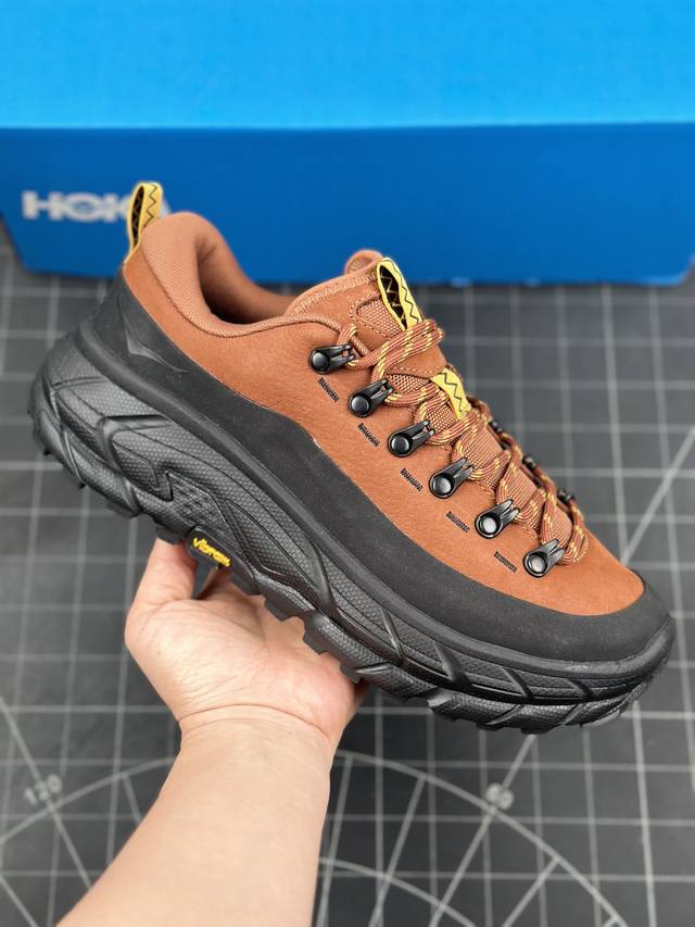 Hoka One One Tor Summit 托亚系列 低帮专业越野跑步鞋 粗矿型的鞋身上脚特别修饰腿型 经典的胖鱼头鞋型 超高颜值 厚重皮质与热压鞋身质感让