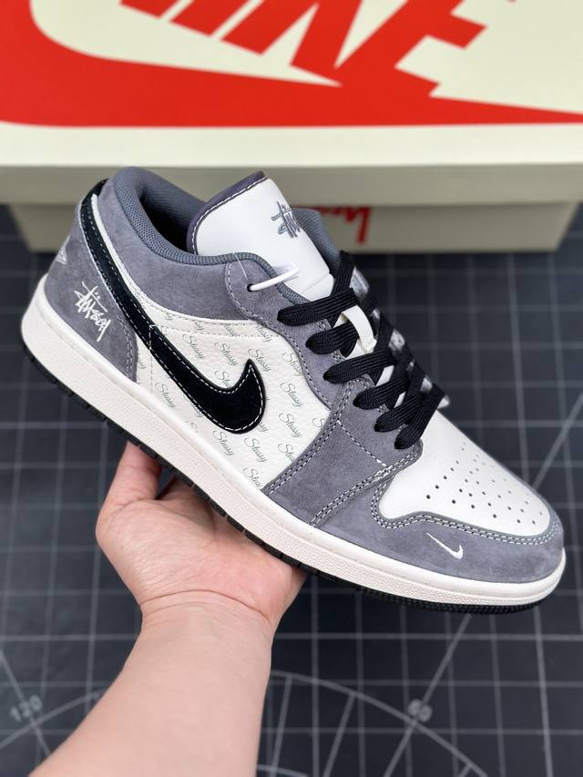 Air Jordan 1 Low Aj1 乔1 斯图西联名-灰猪八英文黑底 高端定制 低帮复古篮球鞋 #定制鞋盒 大厂纯原品质出货 超高清洁度 皮料切割干净无任