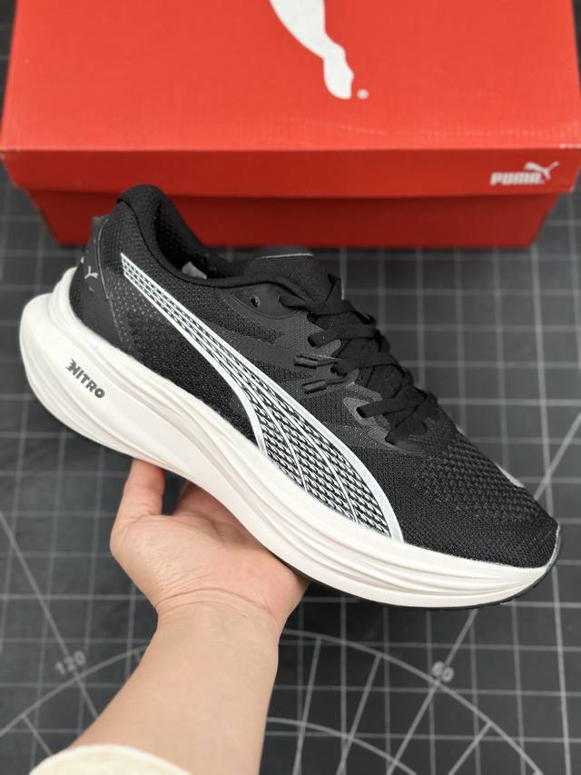 Puma Deviate Nitro 3 彪马氮科技全地形马拉松碳板跑步鞋 鞋面采用弹性工程网眼布，透气性良好。三明治结构中底，上层nitro Elite泡沫和