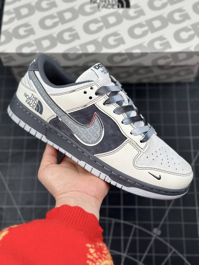 Nk Dunk Low Cdg联名 三方联名 Sb低帮休闲板鞋 美国著名户外品牌与日本东京设计师川久保玲cdg联合打造街头滑板鞋，有北面雪山简约的风格，还有cd