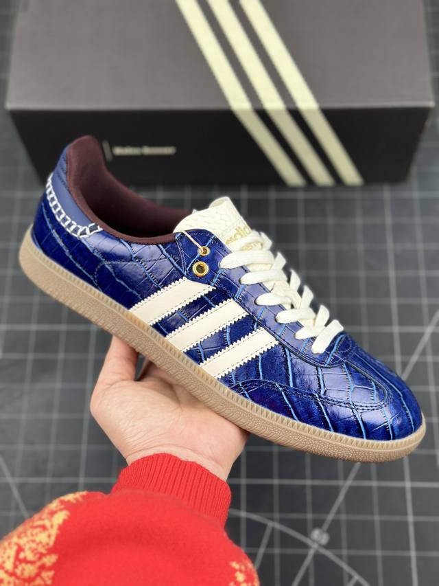 Wales Bonner X Adidas Originals Samba 联名双色鳄鱼皮马克线 古桑巴板鞋 这款桑巴鞋展示了高质量的工艺 带有装饰的超锁缝制和