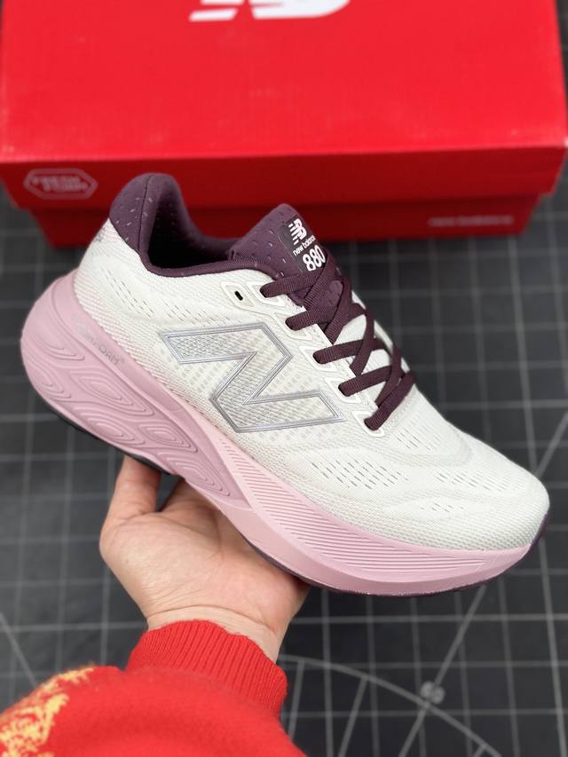 新百伦new Balance Nb Fresh Foam Evoz V2舒适耐磨低帮跑步鞋 Evozv2男士跑鞋将毛绒舒适感提升到一个新的水平这款鞋旨在提供我们